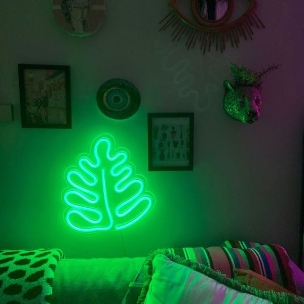 Green monstera leaf wall art in LED neon flex by Custom Neon®