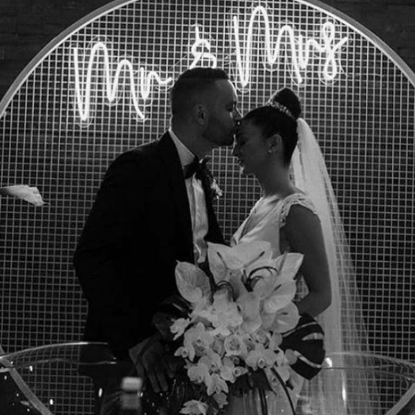 Mr & Mrs wedding sign in brilliant LED neon flex, shown on a mesh background - Photo Custom Neon by Neon Collective