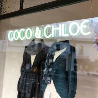 Store window sign @cocoandchloe made by Custom Neon®