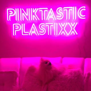 Hot pink Custom Neon® bedroom sign @pinktasticplastixx @kittenkaysera