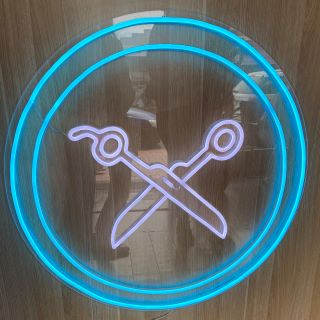 Barber shop sign @theresidentbarber made by Custom Neon®