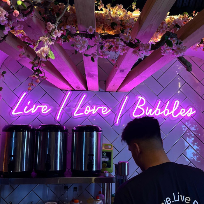 Live Love Bubbles Custom Neon® sign @eastandteaco.vauxhall @mktplce.uk photography @brianfbenton
