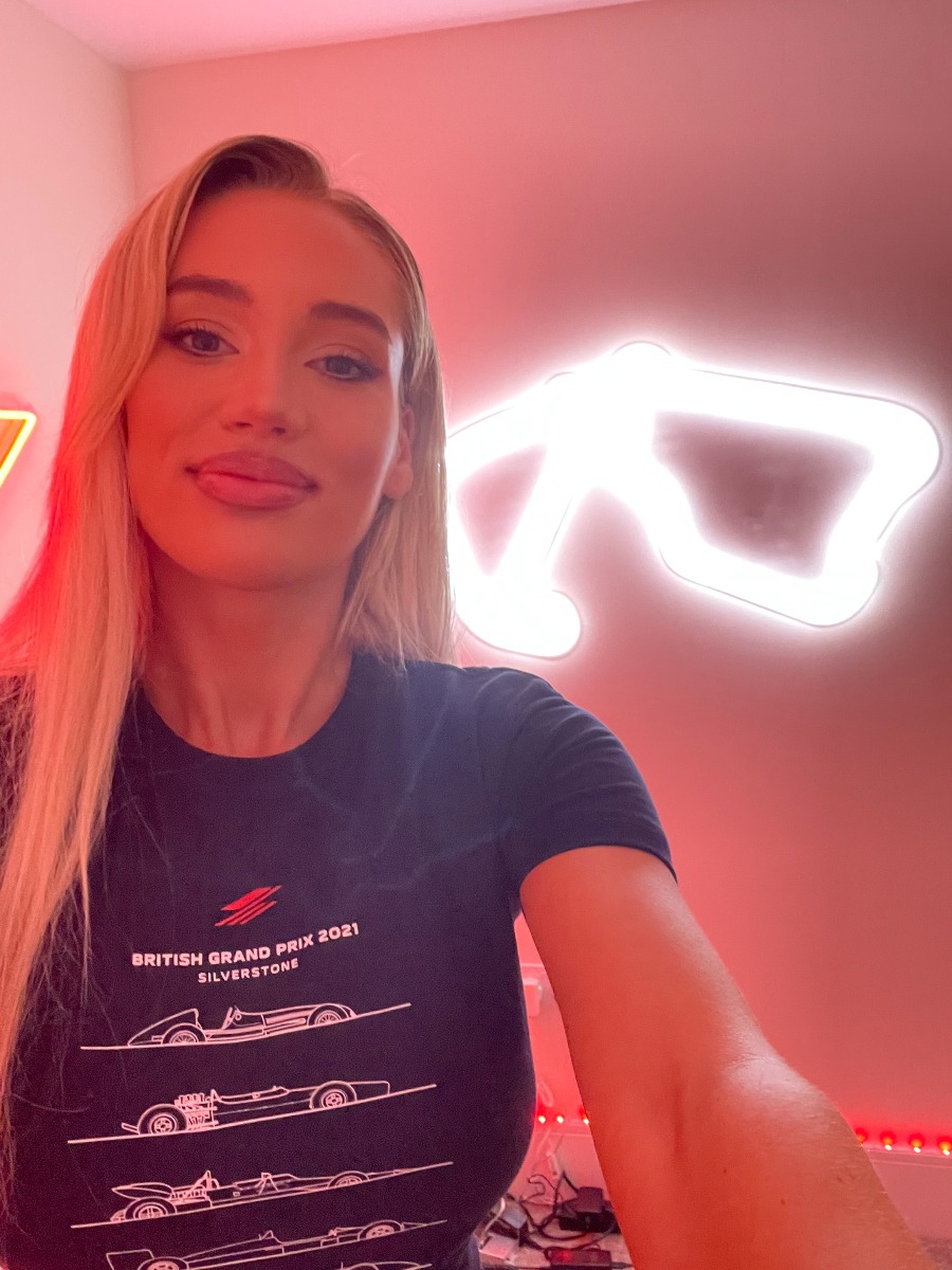 Custom Neon® art streaming setup @alyssarush