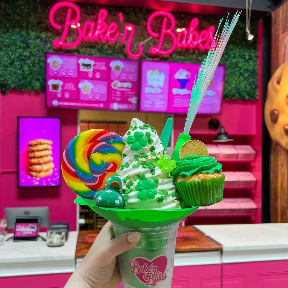 Custom Neon® hot pink logo @bakenbabes