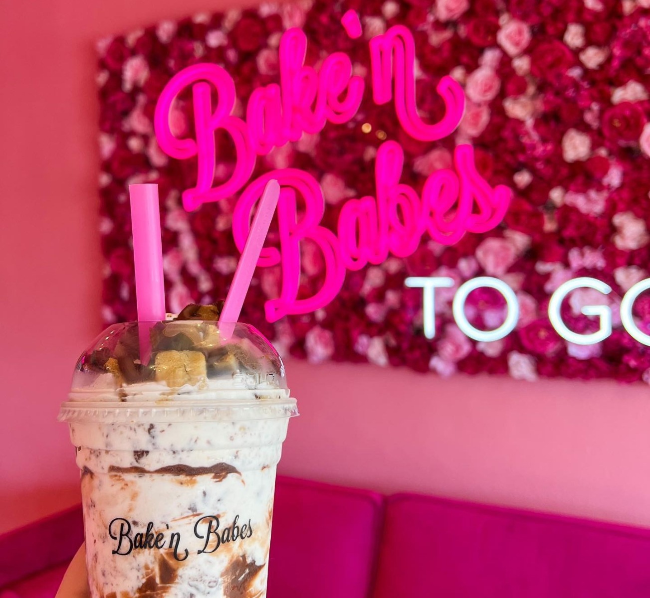 Custom Neon® sign for take-out area @bakenbabes
