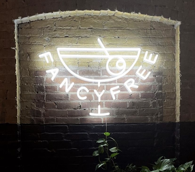 Custom Neon® pub sign for Brooklyn's @fancyfreebk