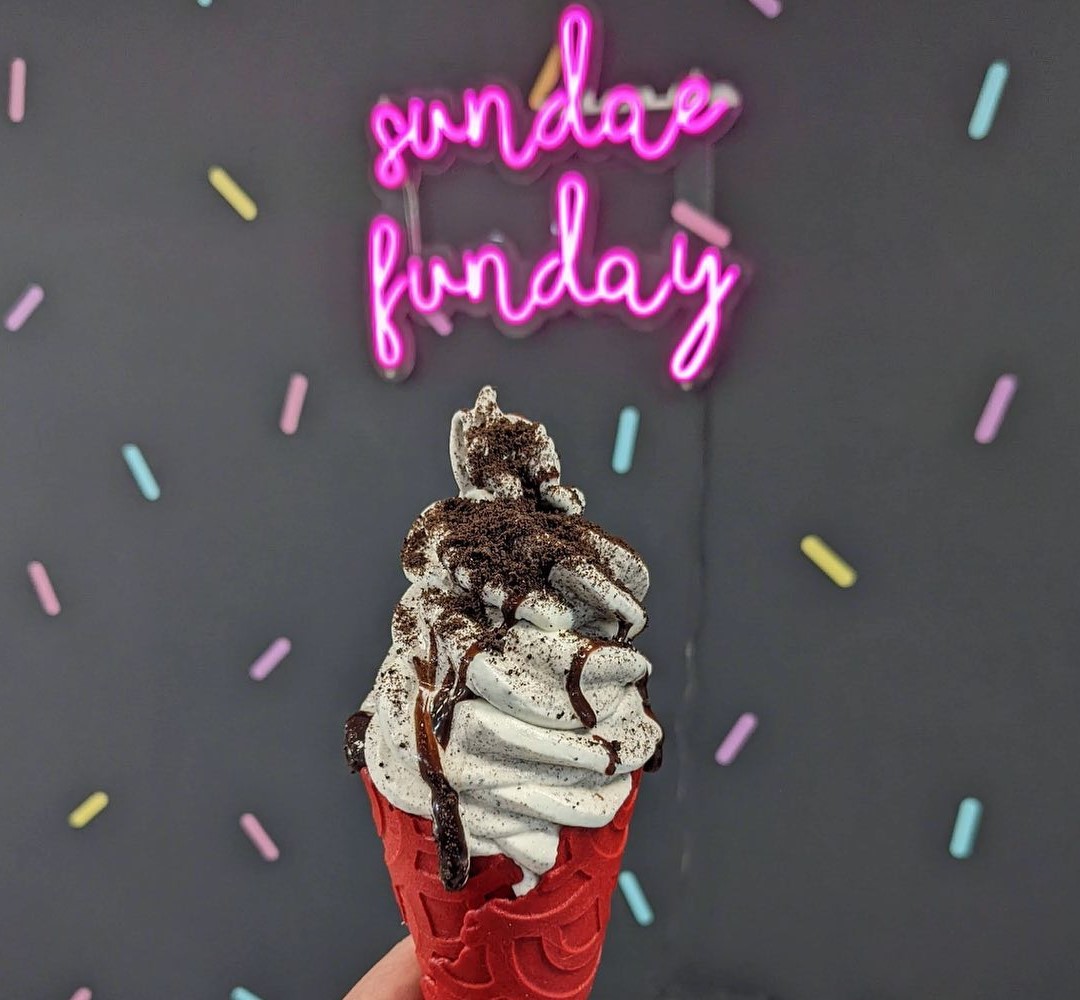 Custom Neon® pink branded selfie sign @sundaefundayct