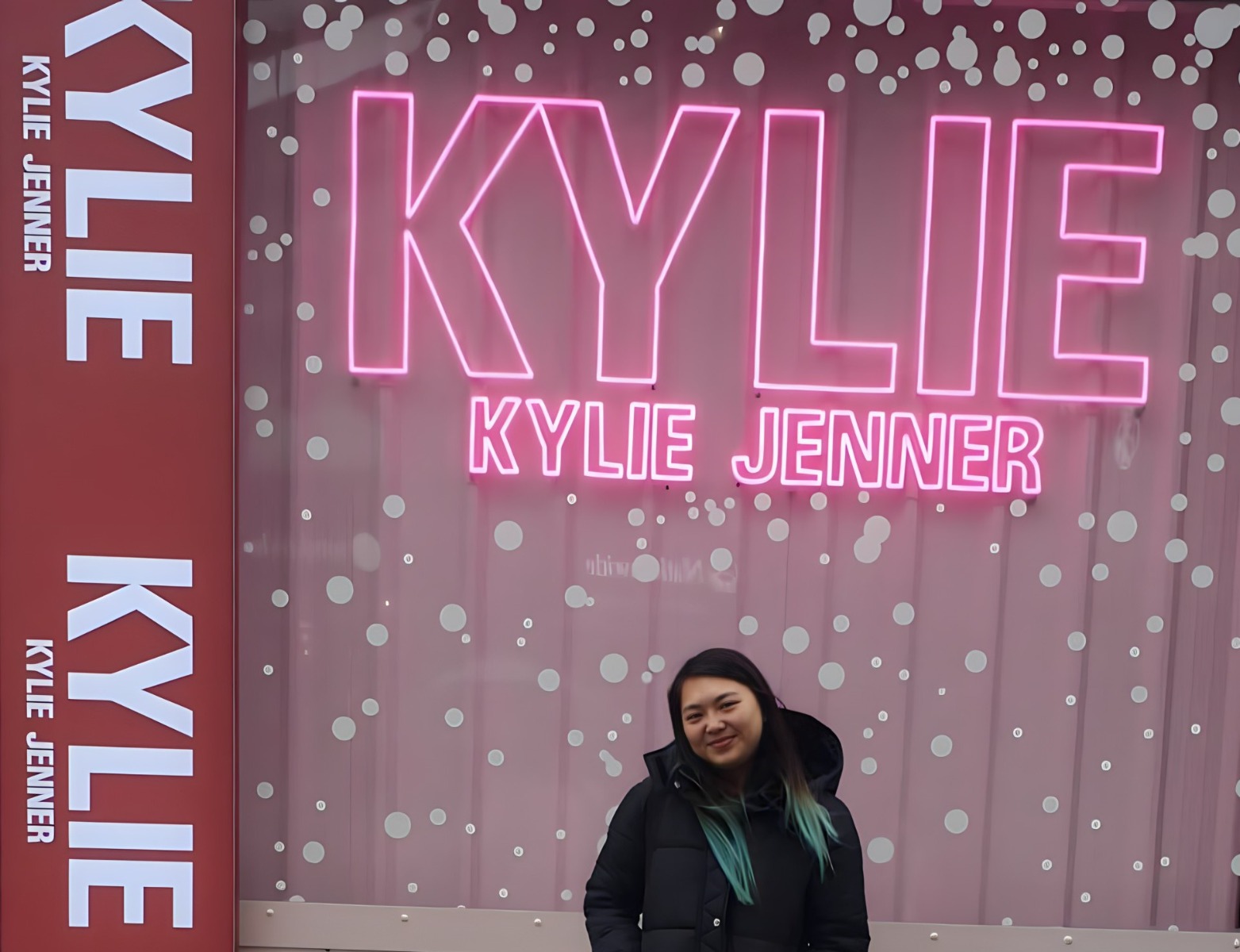 Custom Neon® outdoor signage for the UK brand launch of @kyliecosmetics