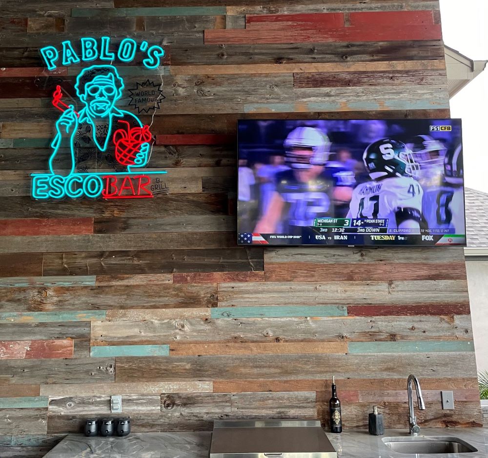 Custom Neon® personalised bar art @paulpeconga