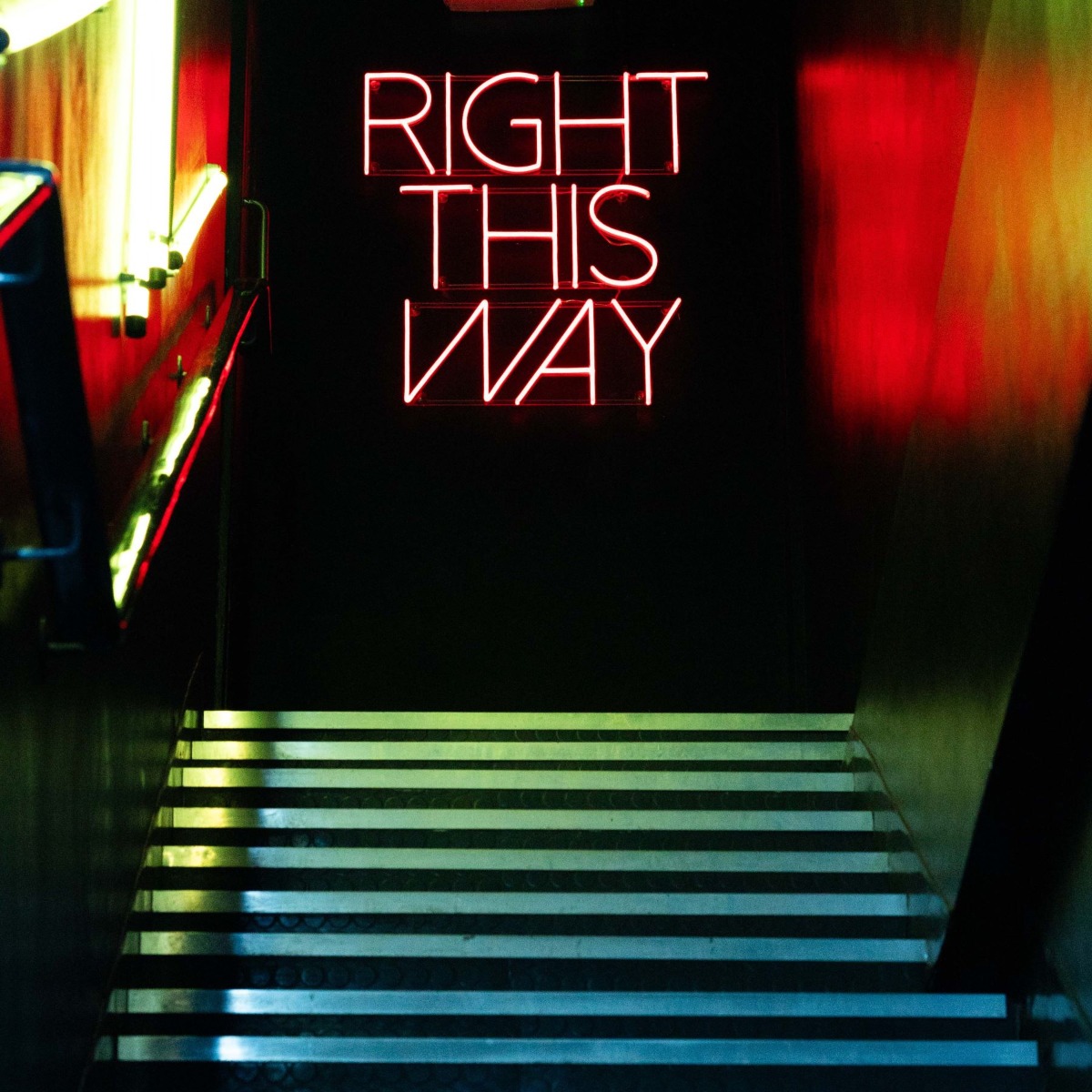 Custom Neon® Right This Way red directional sign at the top of the stairs @marketplaceofficial