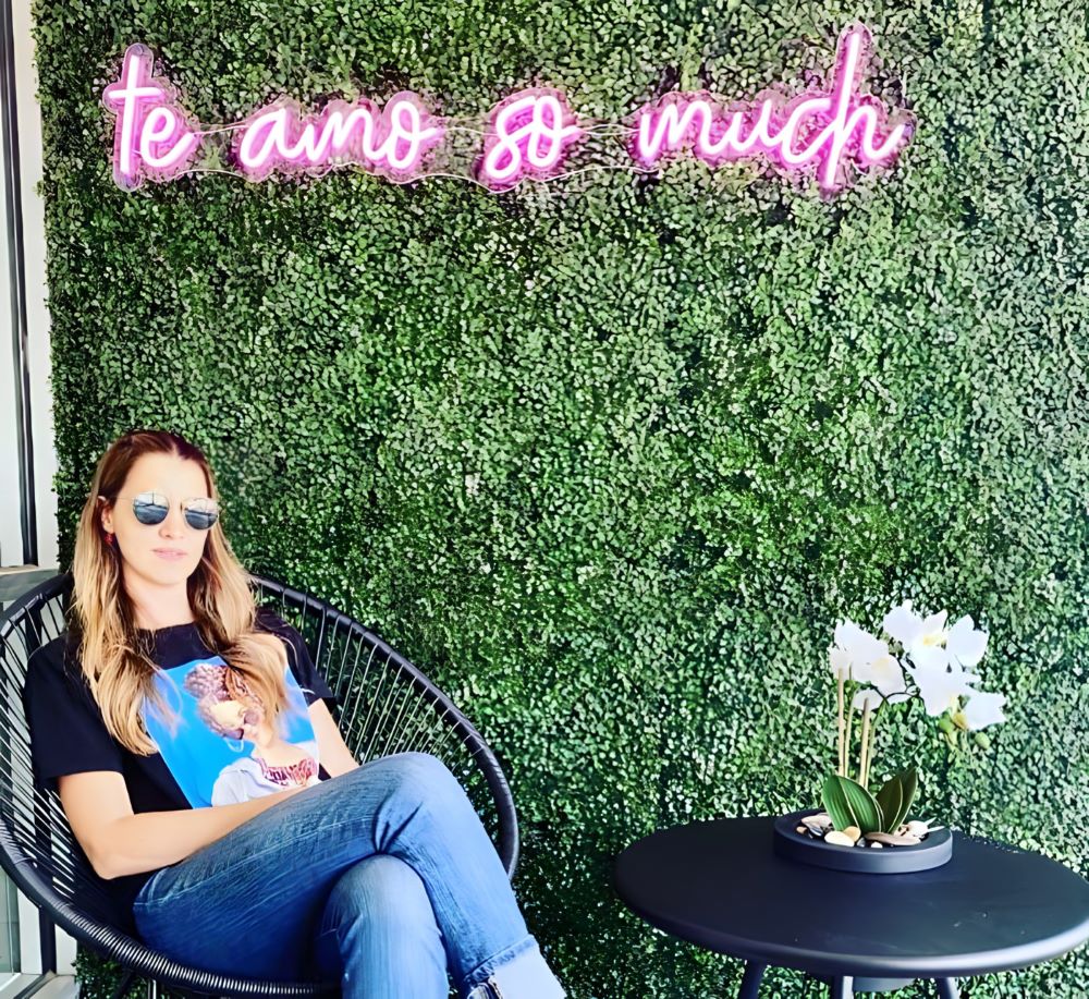 Te Amo So Much pink Custom Neon® sign on grasswall @centro.ut