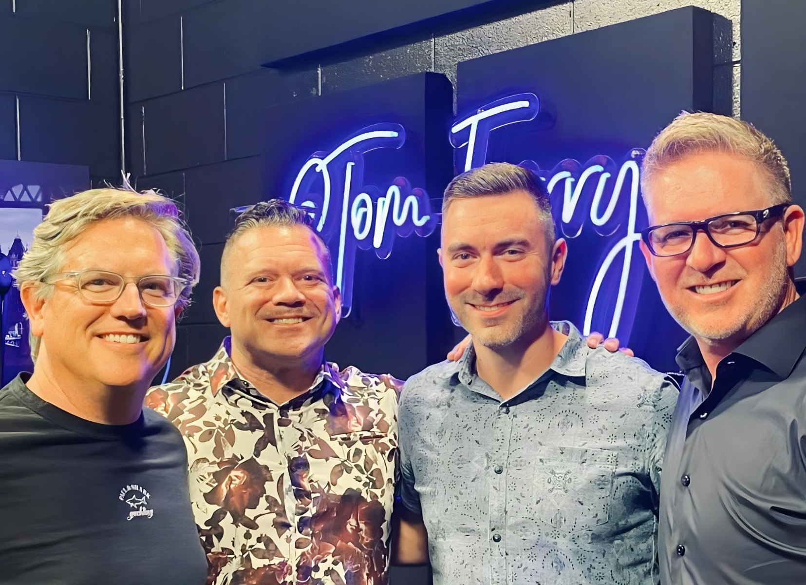 Custom Neon® social media handle sign @tomferry