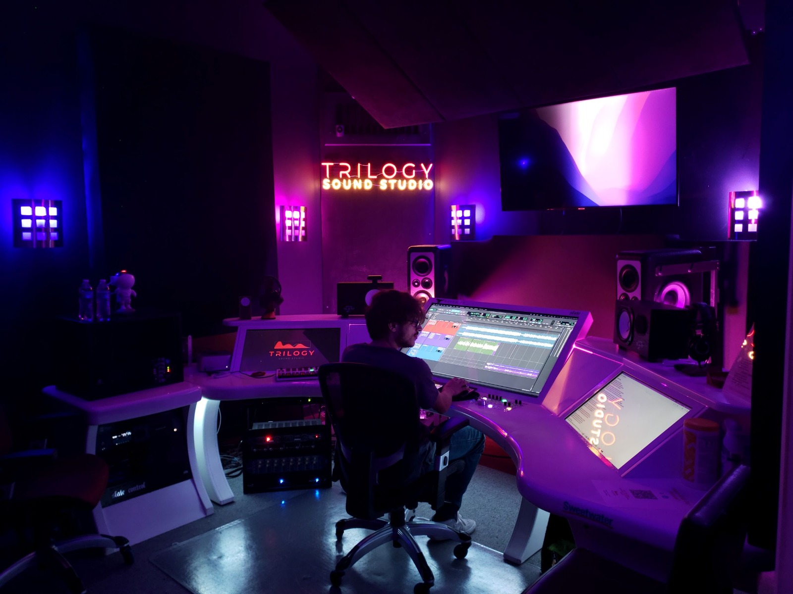 CUSTOM NEON® recording studio logo @futurestudiosoc @sheiskindred