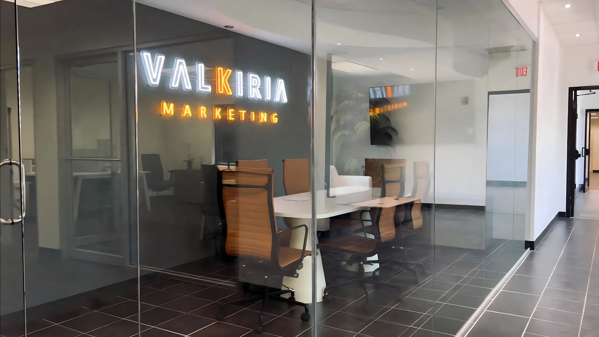 Custom Neon® office wall sign @valkiria_mkt @masgrafix